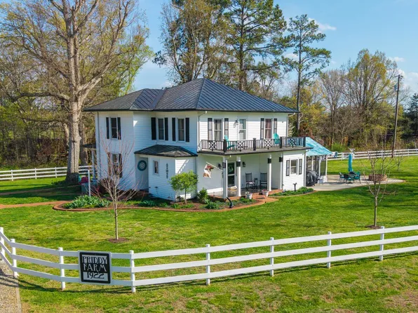 201 Priddy St, Keysville, VA 23947