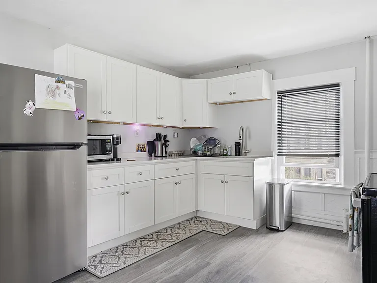 747 Union St #2 — Photo 5