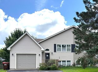 2851 Hillvale Ct N, Oakdale, MN 55128