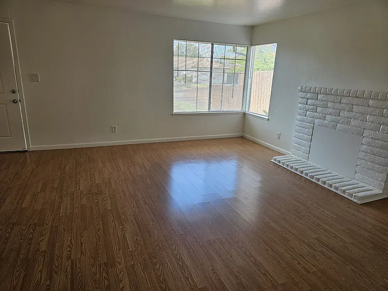 1824 Chambord Dr — Photo 4