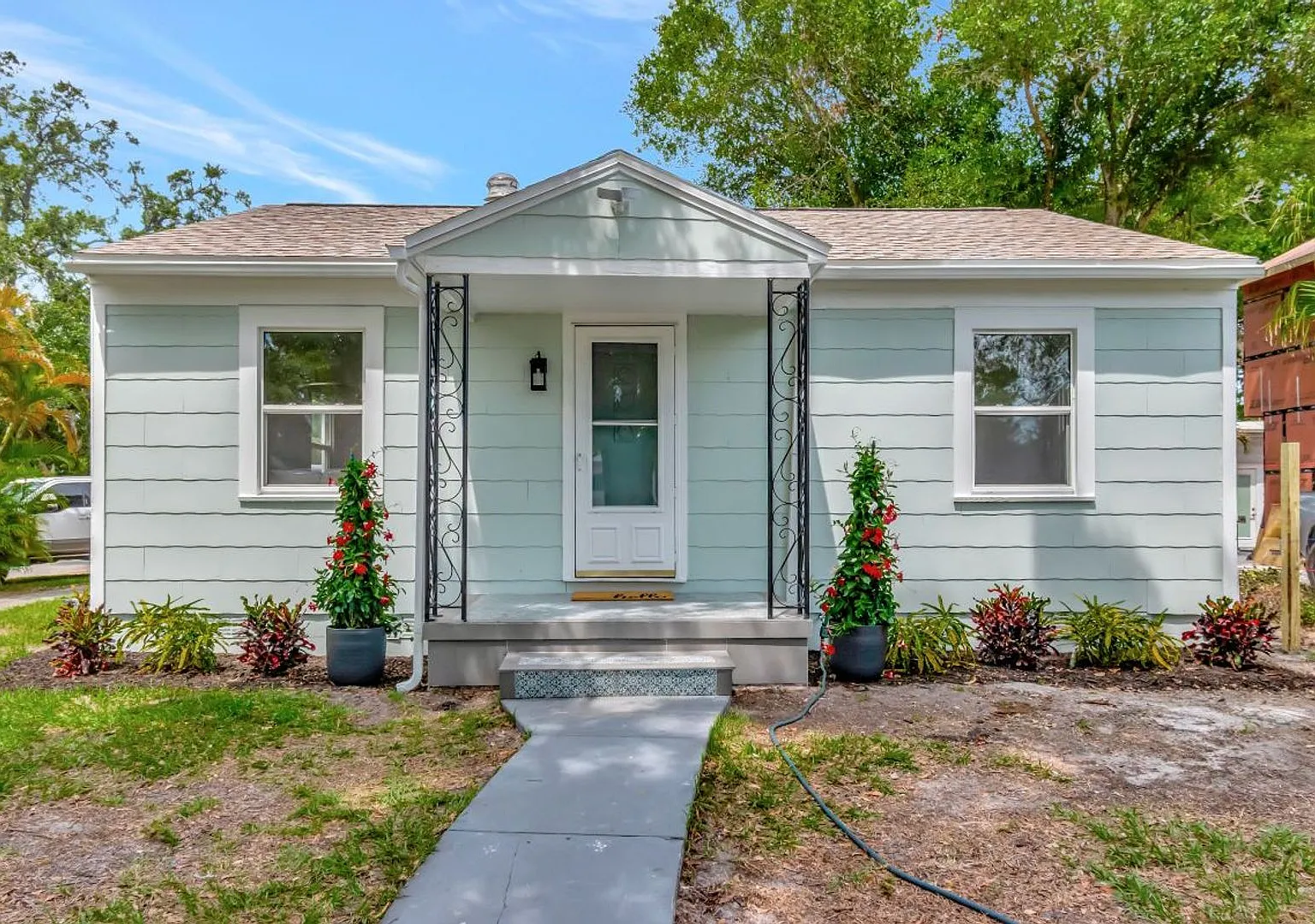 4/2 Home Charming Gulfport Home Featuring Nice Upgrades — Photo 1