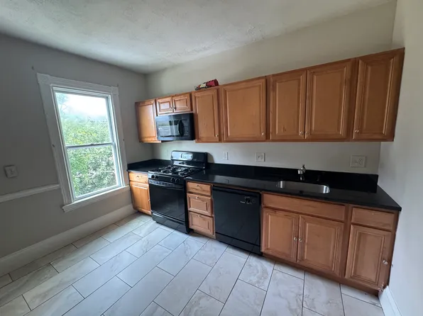 132 Chelsea St #2, Boston, MA 02128