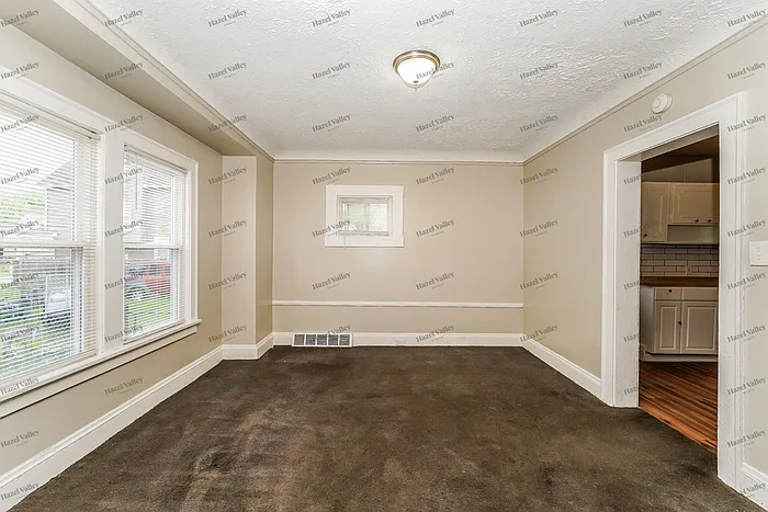 10811 Sprague Ave — Photo 7