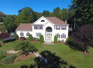 4 Hunts Pond Ln, Abington, MA 02351