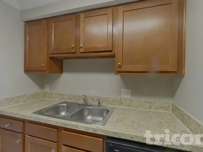 8252 Yolanda Ct — Photo 7