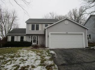 826 Candlewood Trl, Cary, IL 60013