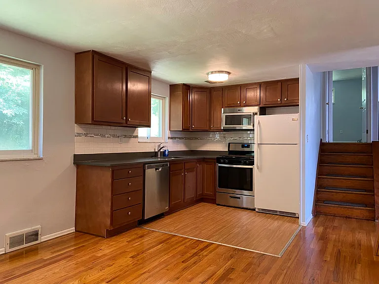 Altaview Dr — Photo 2