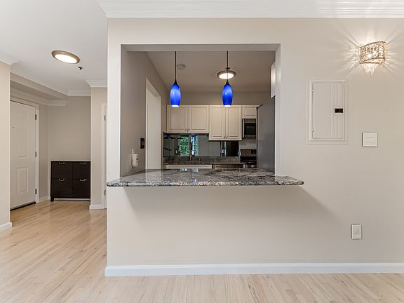 5th image of 100 Garden St APT 3A
