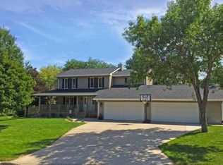 1055 Chalkstone Dr, Mitchell, SD 57301