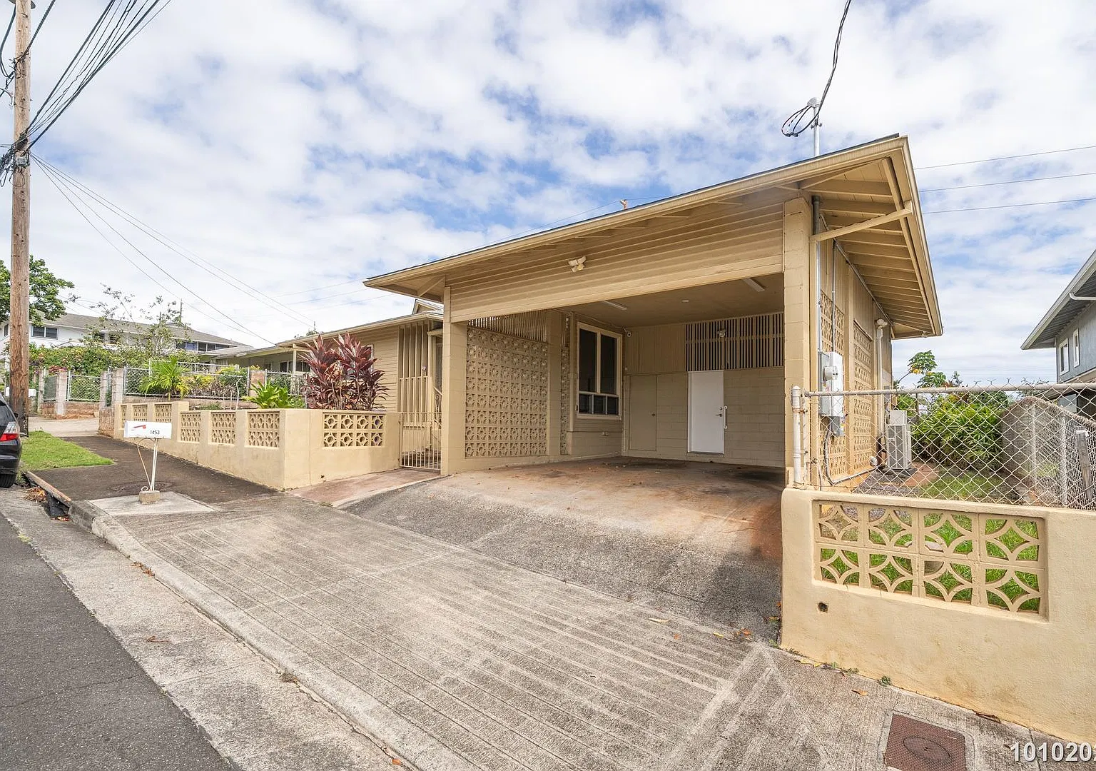 Studio in Pearl City $1500 1453 Kalauipo Street - Utilities Included — Photo 1
