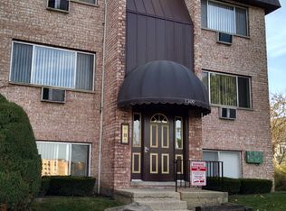 702 Huntington Commons Road #FL 3RD, Mount Prospect, IL 60056