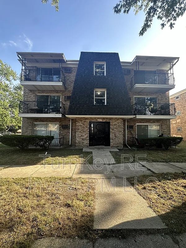 1015 E 150th Pl — Photo 1