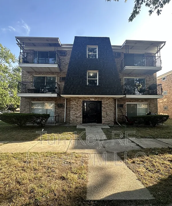 1015 E 150th Pl