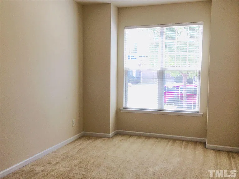 709 Garden Square Ln — Photo 10