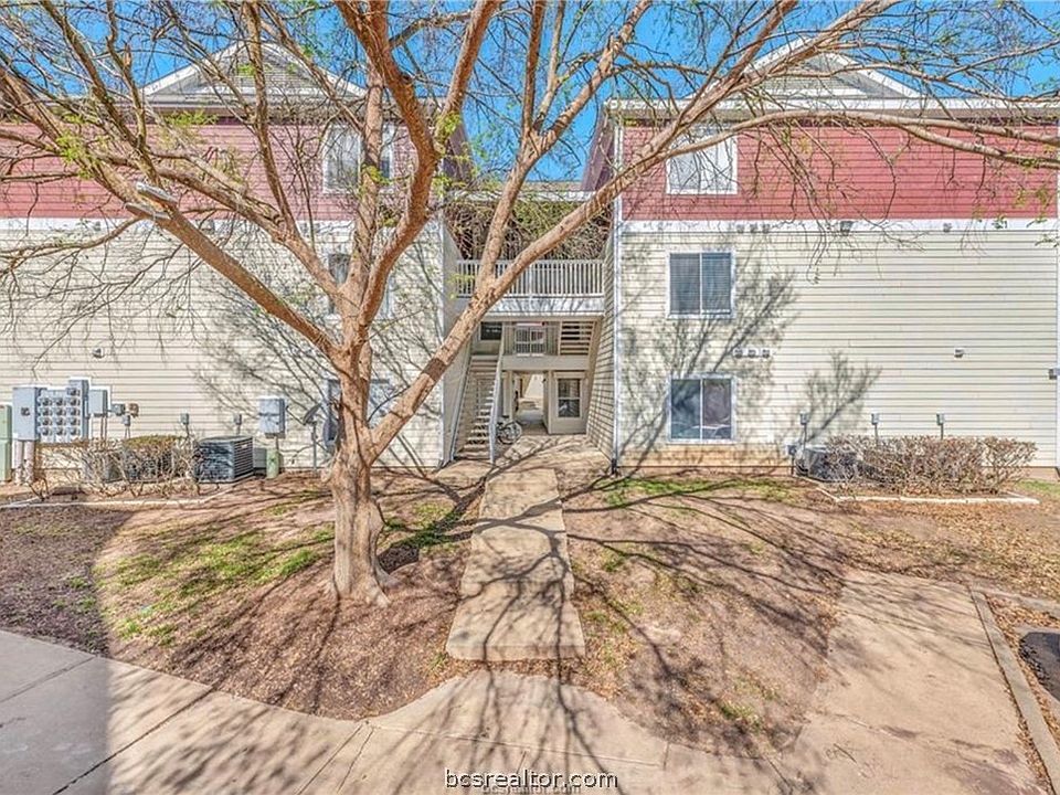1st image of 521 Parkway #103