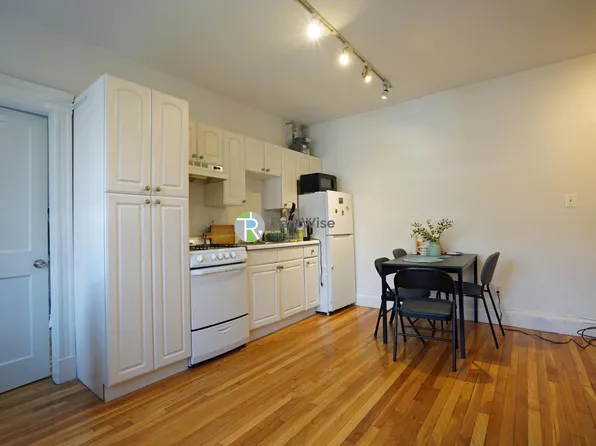 62 Queensberry St APT 302, Boston, MA 02215