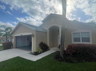 1048 Park Hill Dr, Haverhill, FL 33417