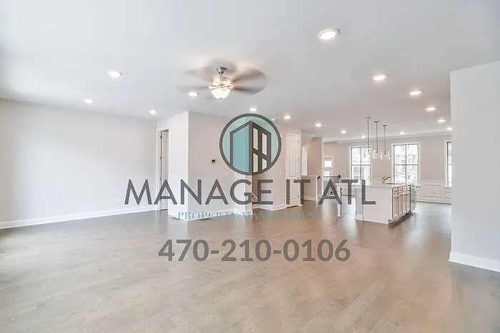 4 bed, 3.5 bath, 2500 sqft, $3,399 — Photo 4