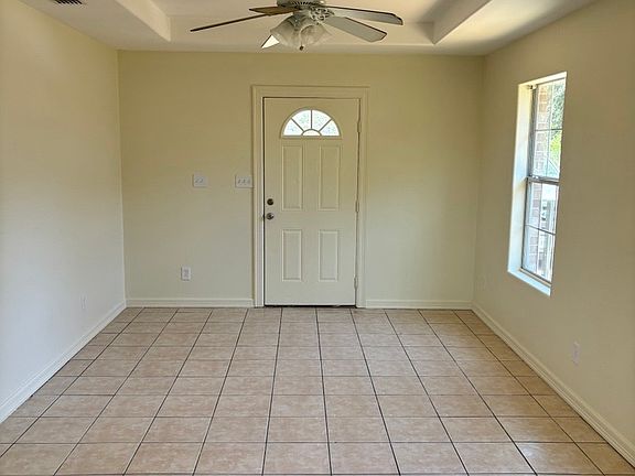 4th image of 216 Muneca Dr
