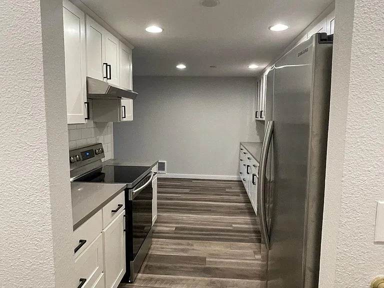 810 Taylor Ave N #220 — Photo 3