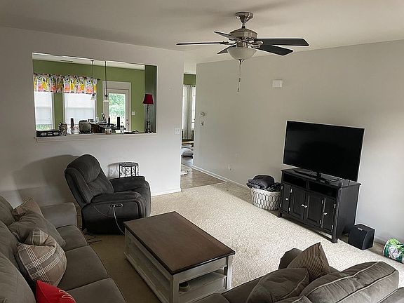4th image of 889 Sugarbush Trl