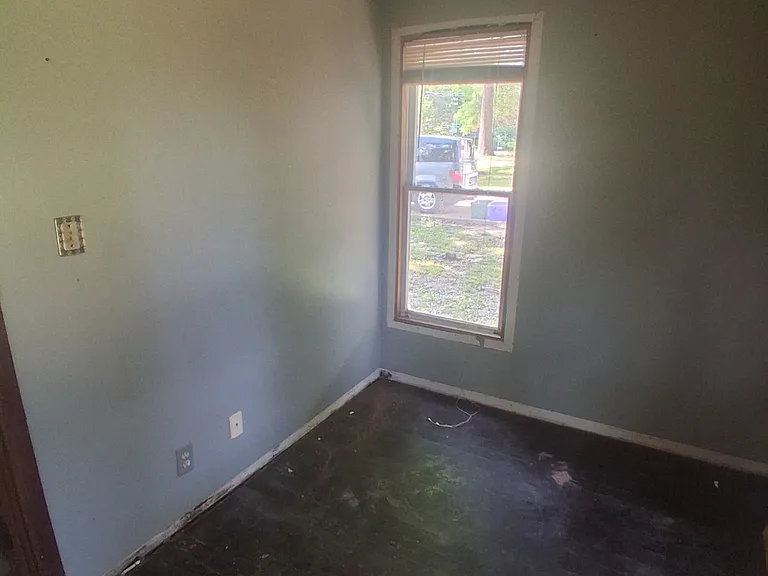 615 N Almond St — Photo 1