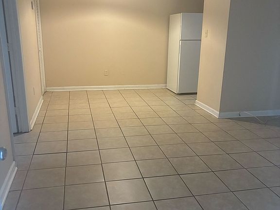 2nd image of 836 Richmond St APT 3