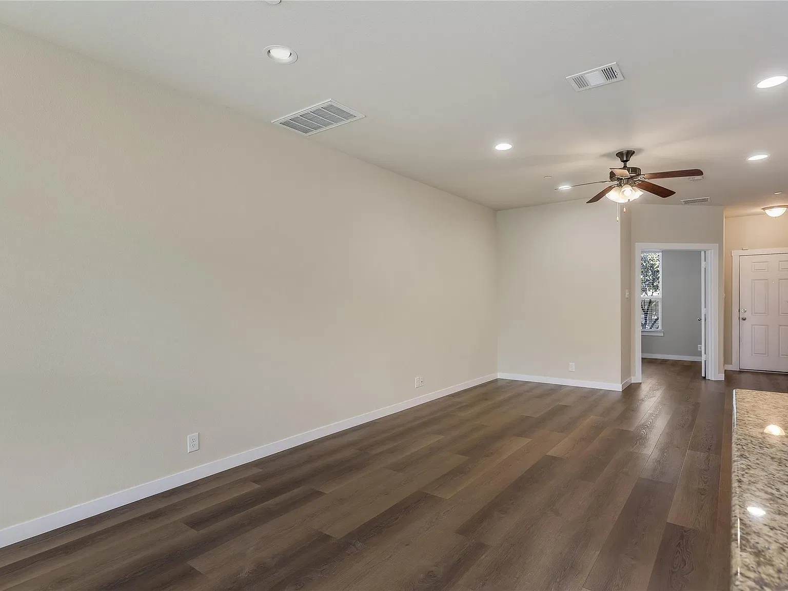 4 bed, 2.5 bath, 1610 sqft, $1,995 — Photo 3