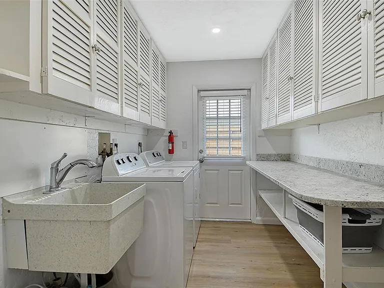 6722 Roxbury Dr — Photo 43