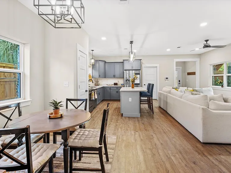 1520 E Gonzalez St #A — Photo 10