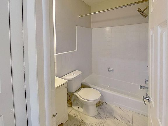 3rd image of 2105 Glendale Ave #5