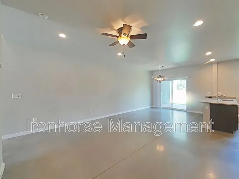320 Meriwether Ave — Photo 4