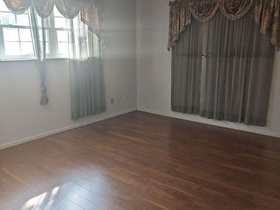 3rd image of 2907 Marion Ct E