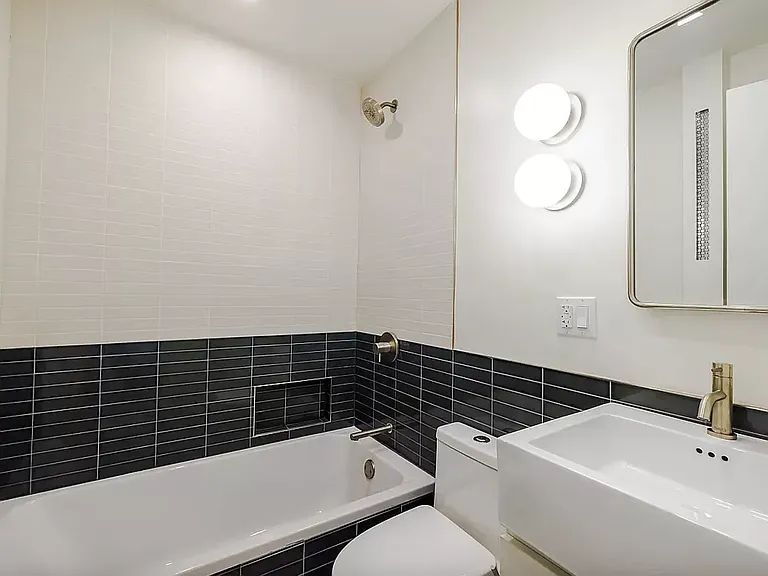 229 W 20th St #4A — Photo 5