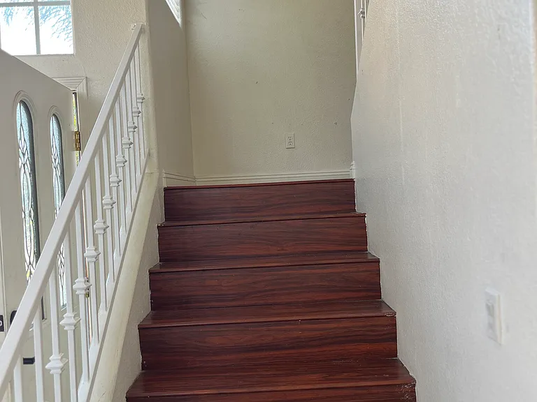 1233 Edinburg Ct — Photo 21