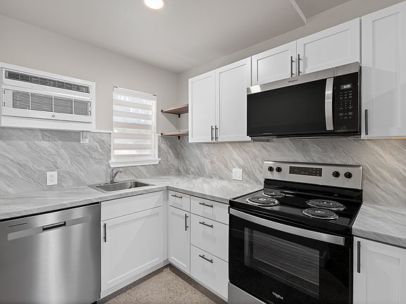 4th image of 208 W Mount Rushmore Rd #5