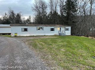 27 Country Pines Est, Dallas, PA 18612