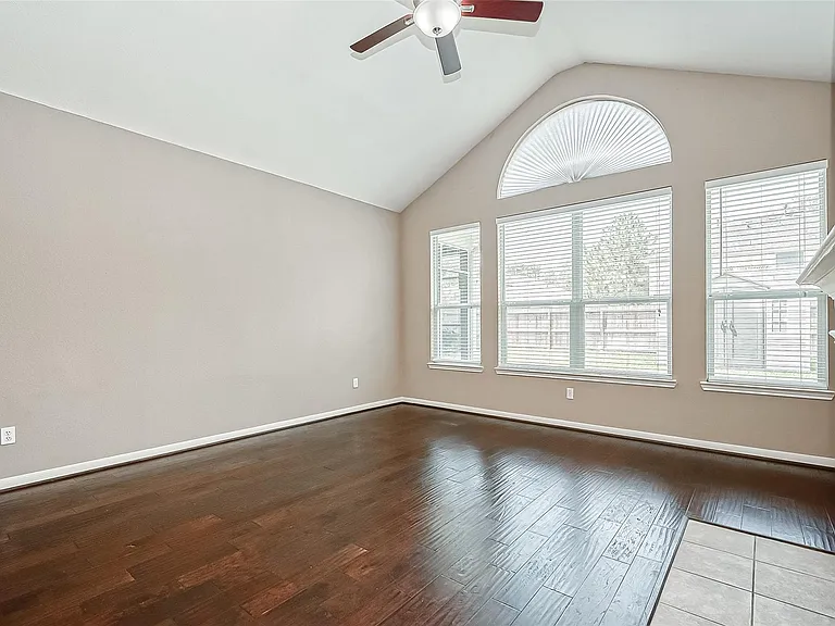 2218 Falcon Knoll Ln — Photo 10