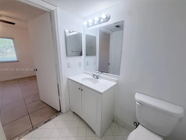 995 NE 34th Ave #101 — Photo 6