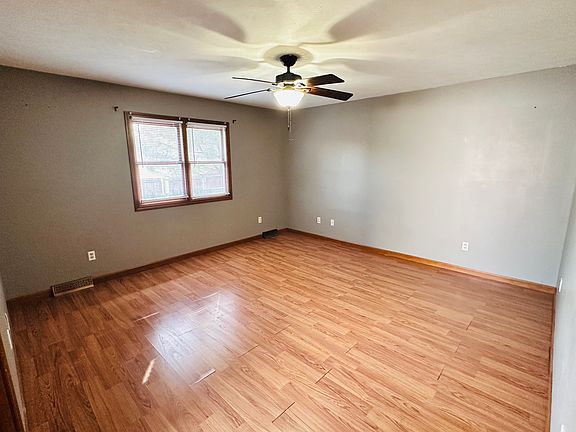 4th image of 204 N Pittsburg Lndg