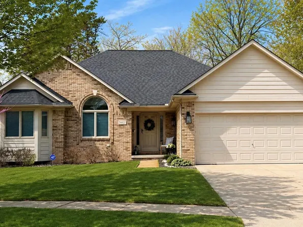 34921 Eberlein Dr, Fraser, MI 48026
