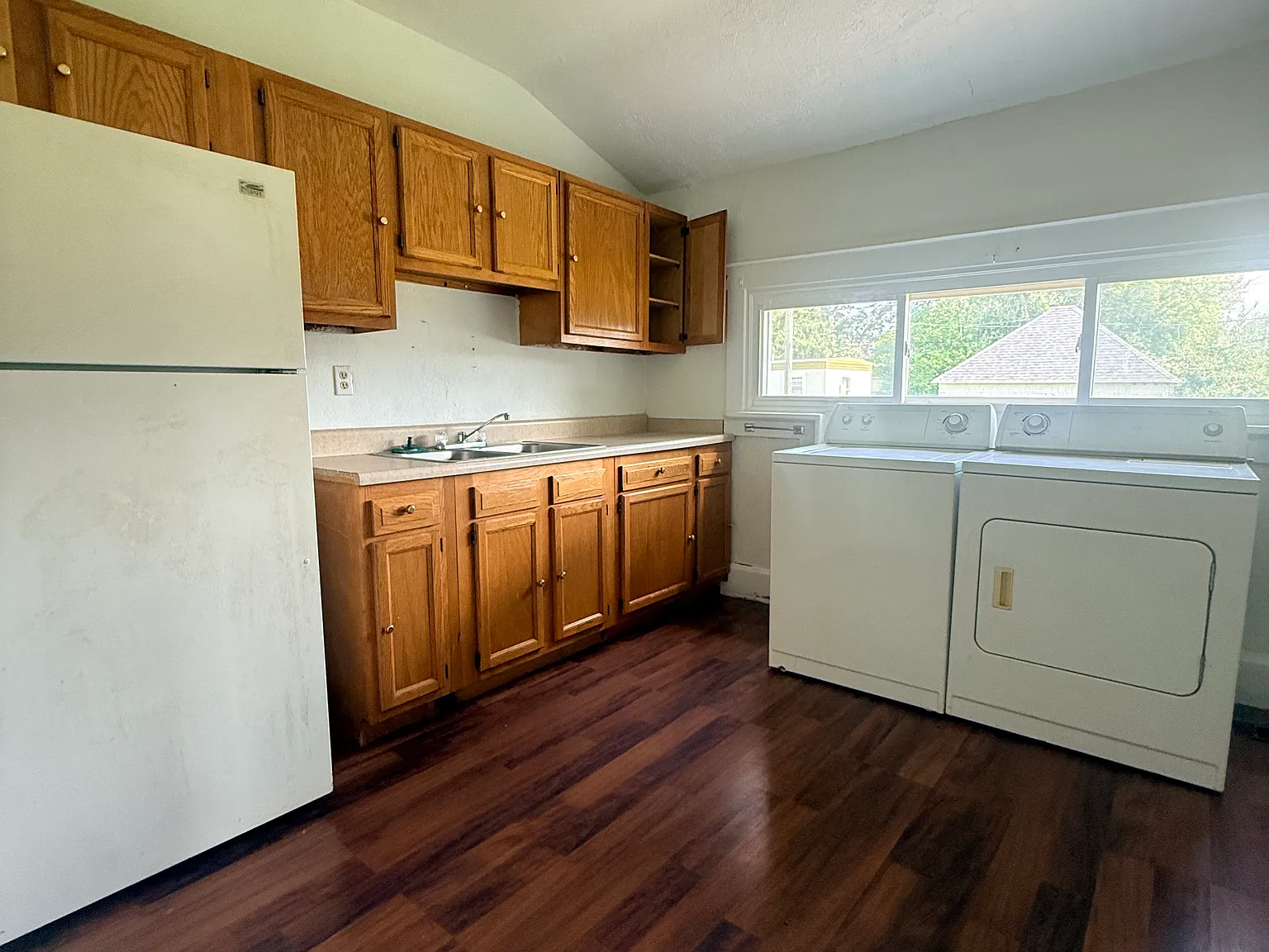 3 bed, 1.5 bath, 1200 sqft, $800 — Photo 3