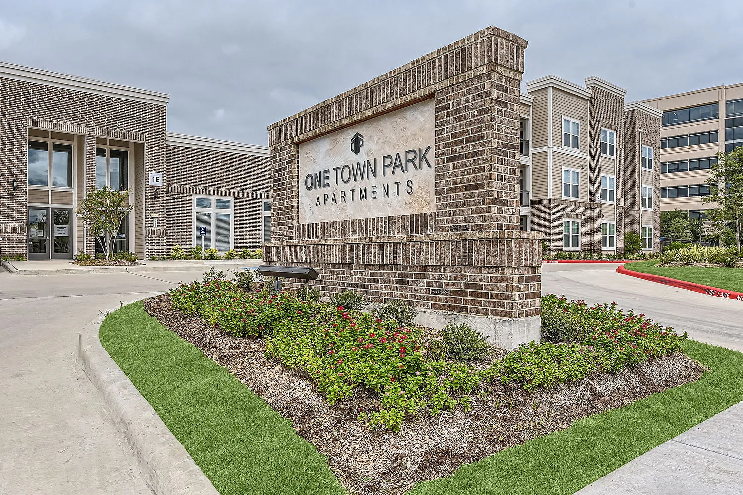 One Town Park — Photo 3