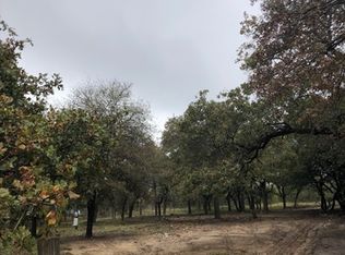 230 Shady Oaks Dr, Floresville, TX 78114