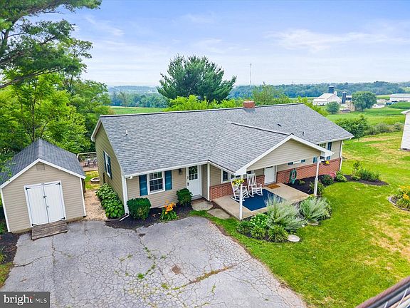 3rd image of 1562 Ridge Rd