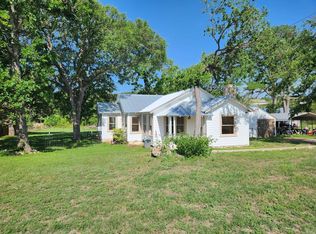 692 Town Creek Rd, Kerrville, TX 78028