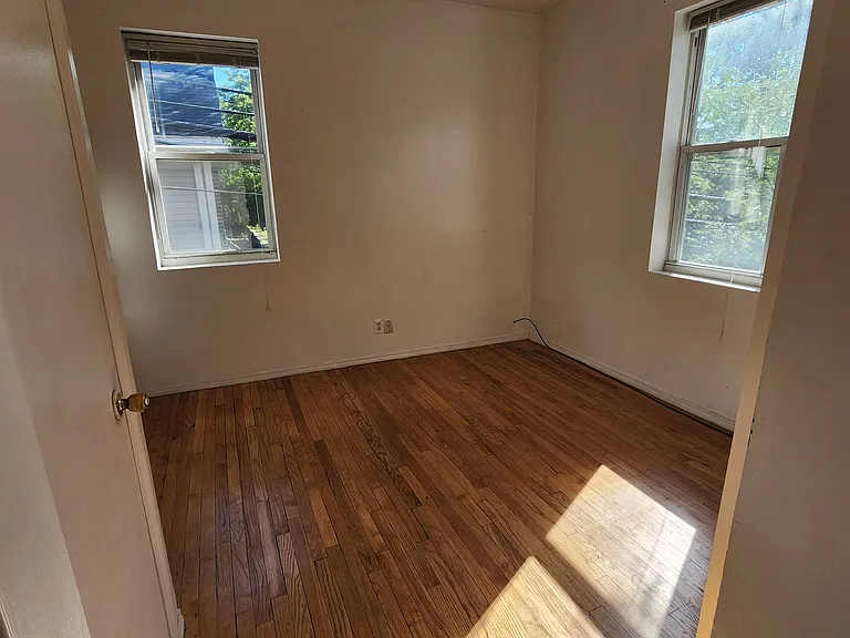 1549 N Maplewood Ave #2 — Photo 3