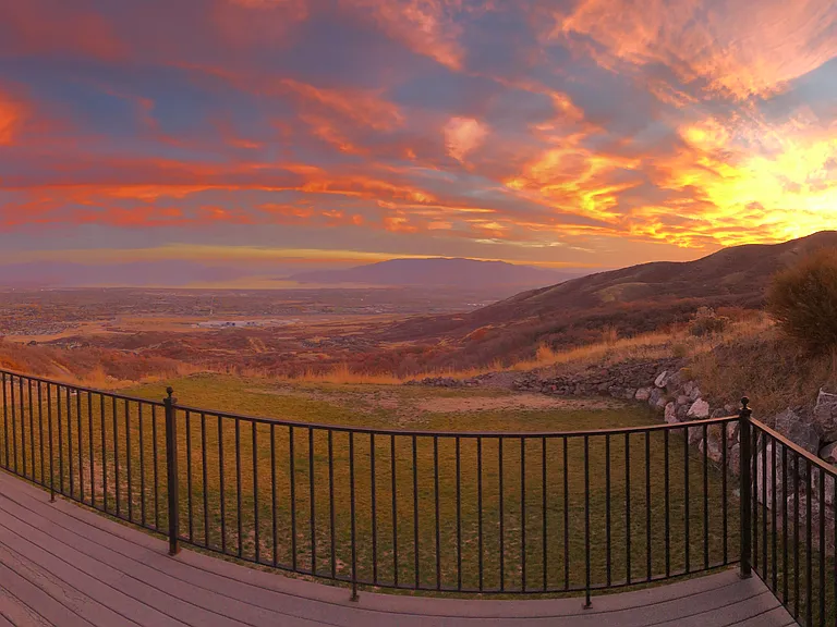2032 E Eagle Crest Dr — Photo 3
