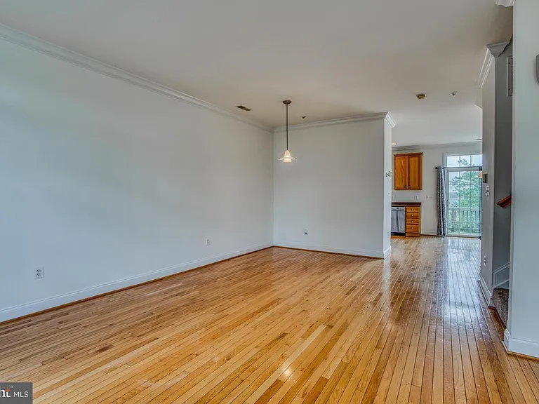 855 Ramsay St — Photo 4