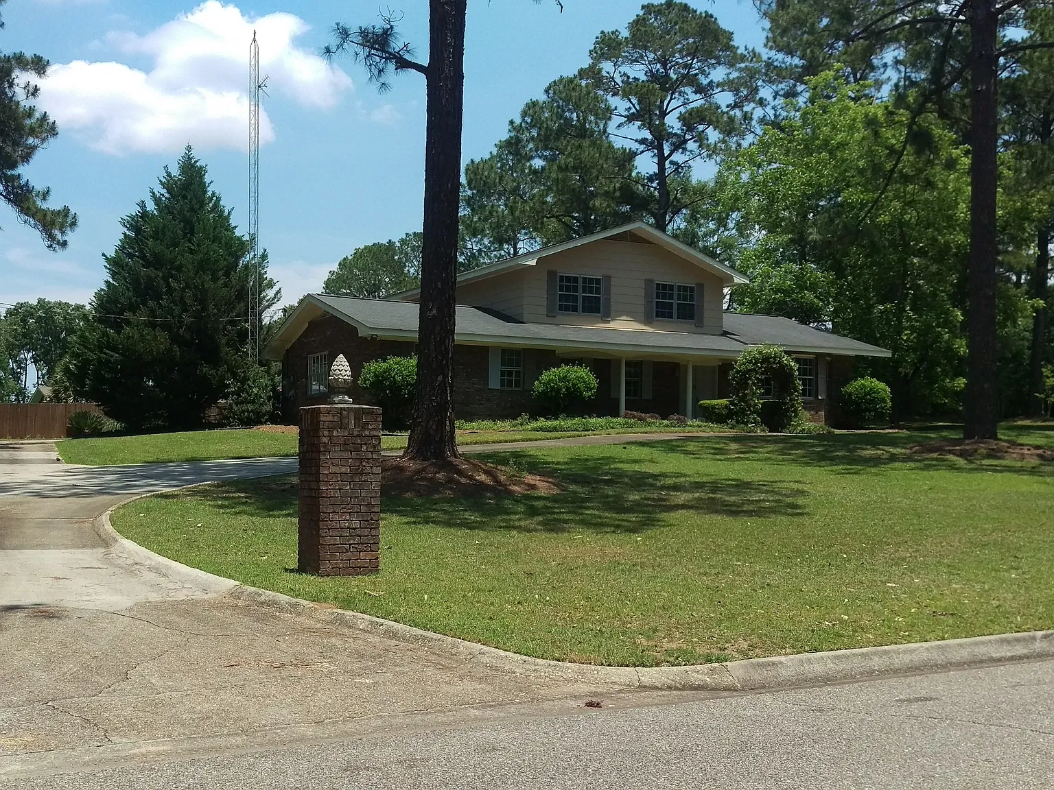 3 bed, 100 sqft, $1,595 — Photo 1